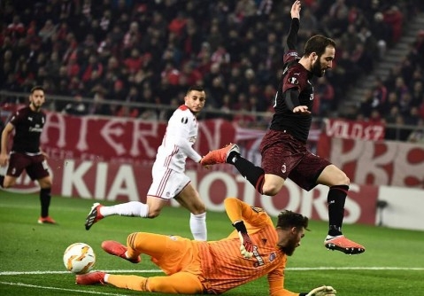  里昂连续三场率先丢球暴露防守漏洞